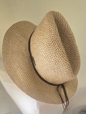 Women’s MERRELL hat in Natural Tan